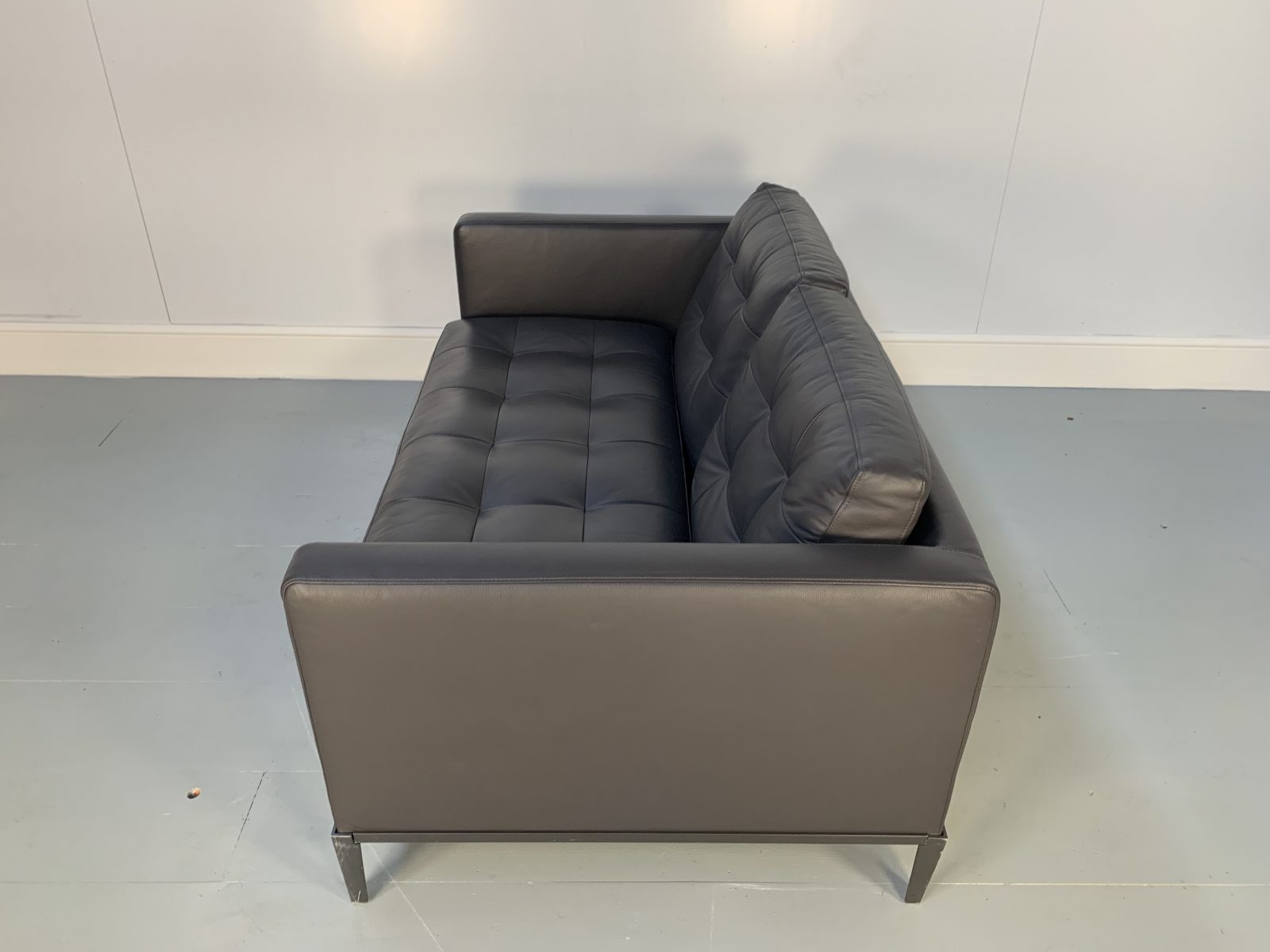 RRP £5,000 - Sublime B&B Italia "AC Lounge ALG152" Compact Sofa In Dark ...