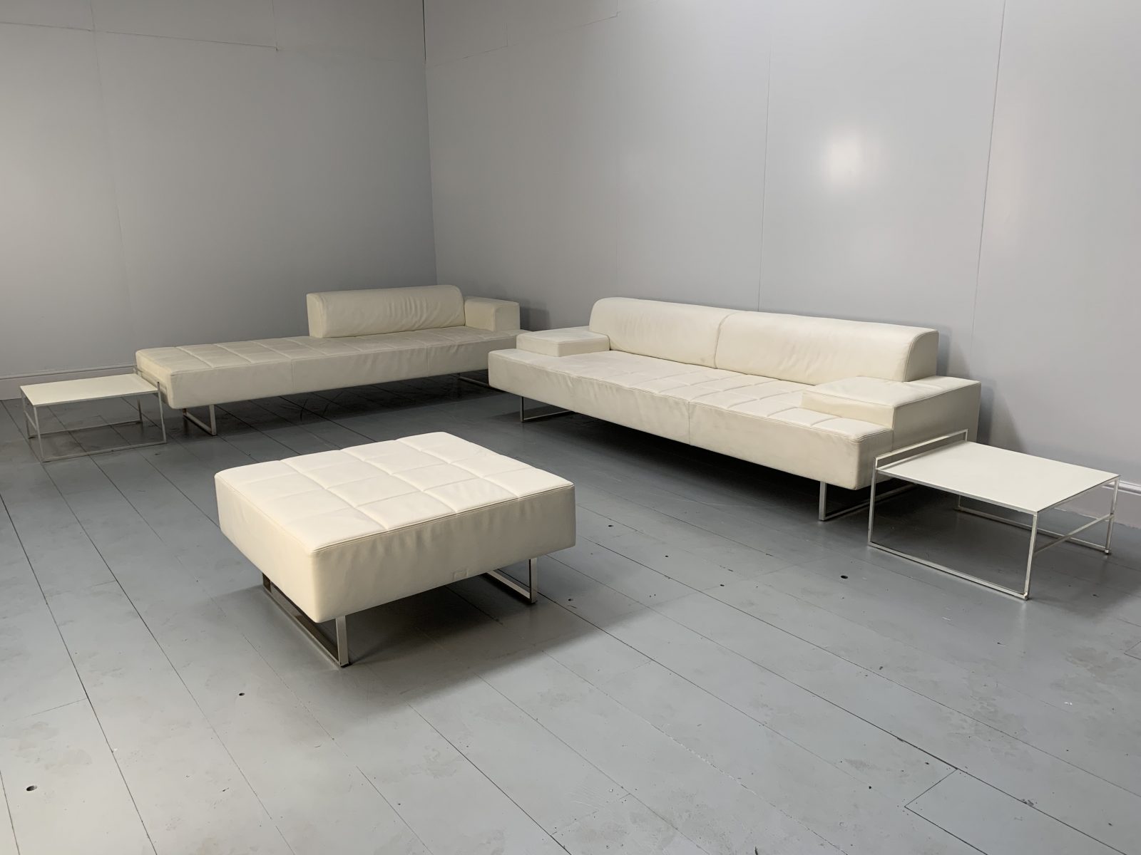 RRP £18,000 - Sublime Poltrona Frau Quadra 2 Sofa, Ottoman & 2 Table  8-Seat Suite in Polare White Pelle Frau SC Leather - Lord Browns  Furniture