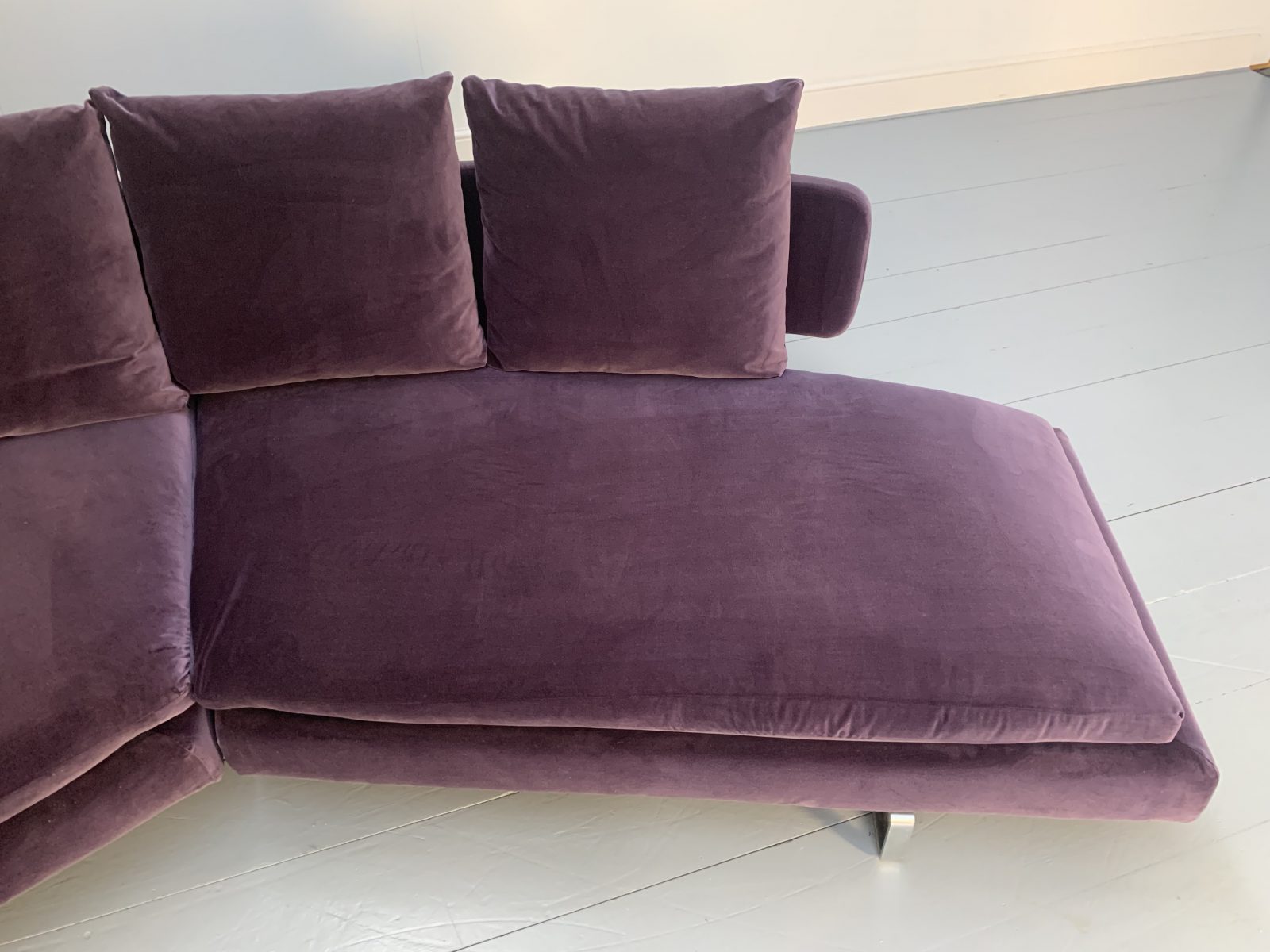 B&B Italia "Arne A252C_1" 4-Seat Curved Sofa - In Purple Velvet - Lord ...