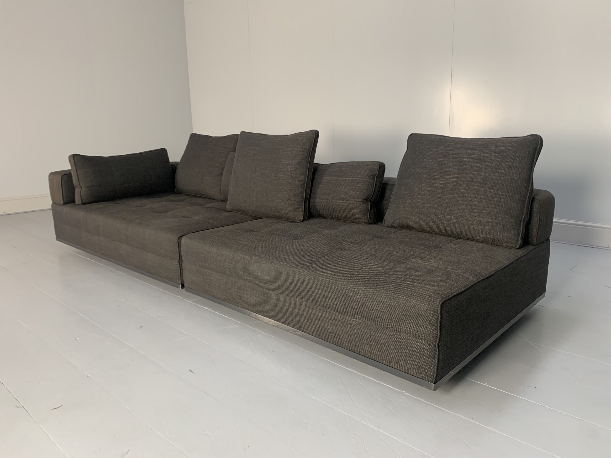 Minotti store sofa lawrence